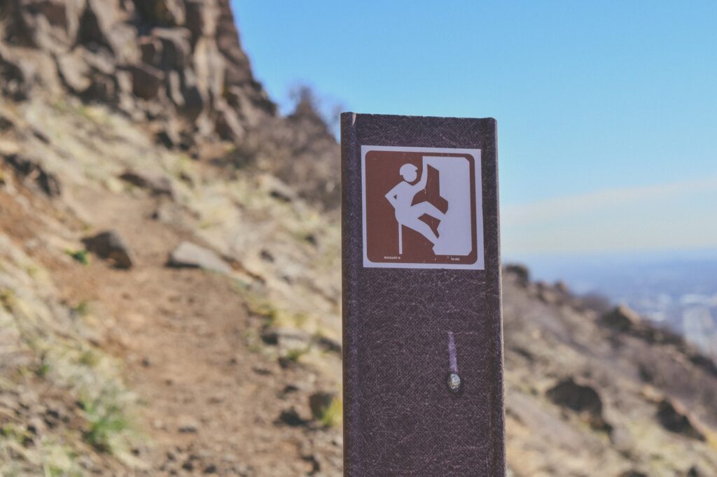 Climbing access trail Golden Rock Climbing at North Table Mountain